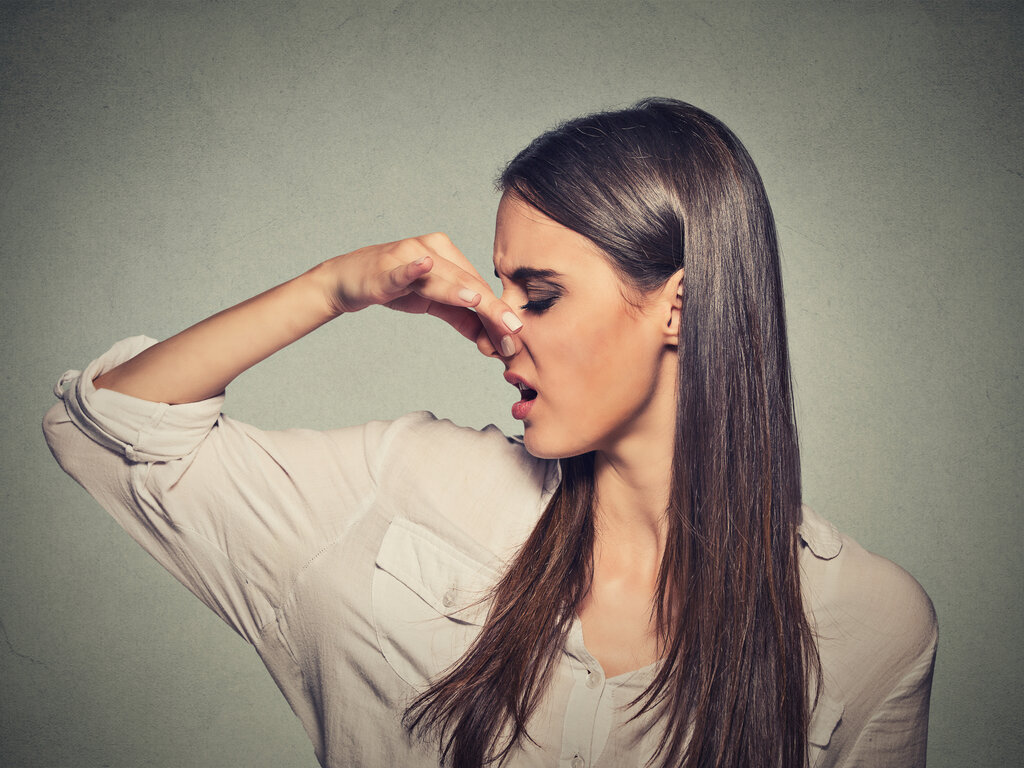 あなたは大丈夫 香水がキツい 臭い と思われる原因と対策 Coloria Magazine カラリアマガジン