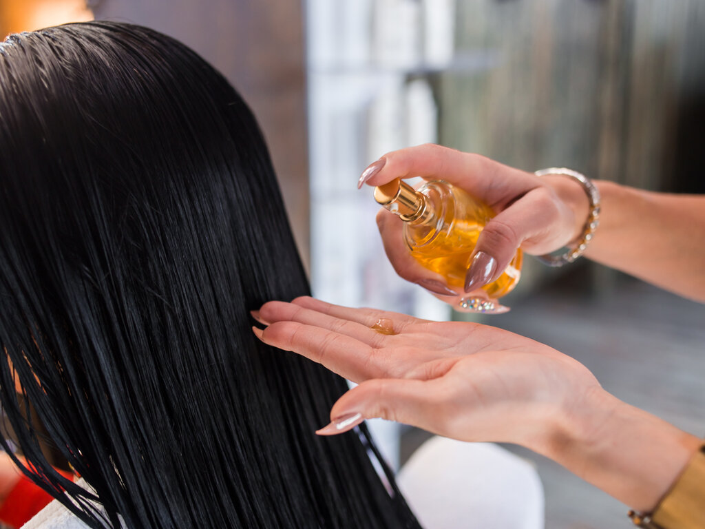 ヘアオイルにも使用期限があるって本当 劣化 酸化を防ぐ保管方法で見直してみよう Coloria Magazine カラリアマガジン