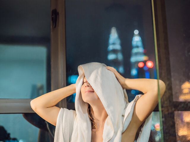 ヘアミスト 朝 夜の使い方 効果 タイミングをご紹介 香水代わりにもおすすめ Coloria Magazine カラリアマガジン