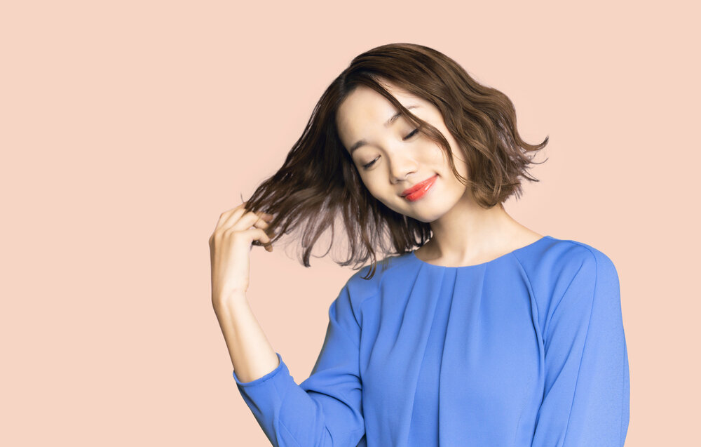 パーマヘアの女性