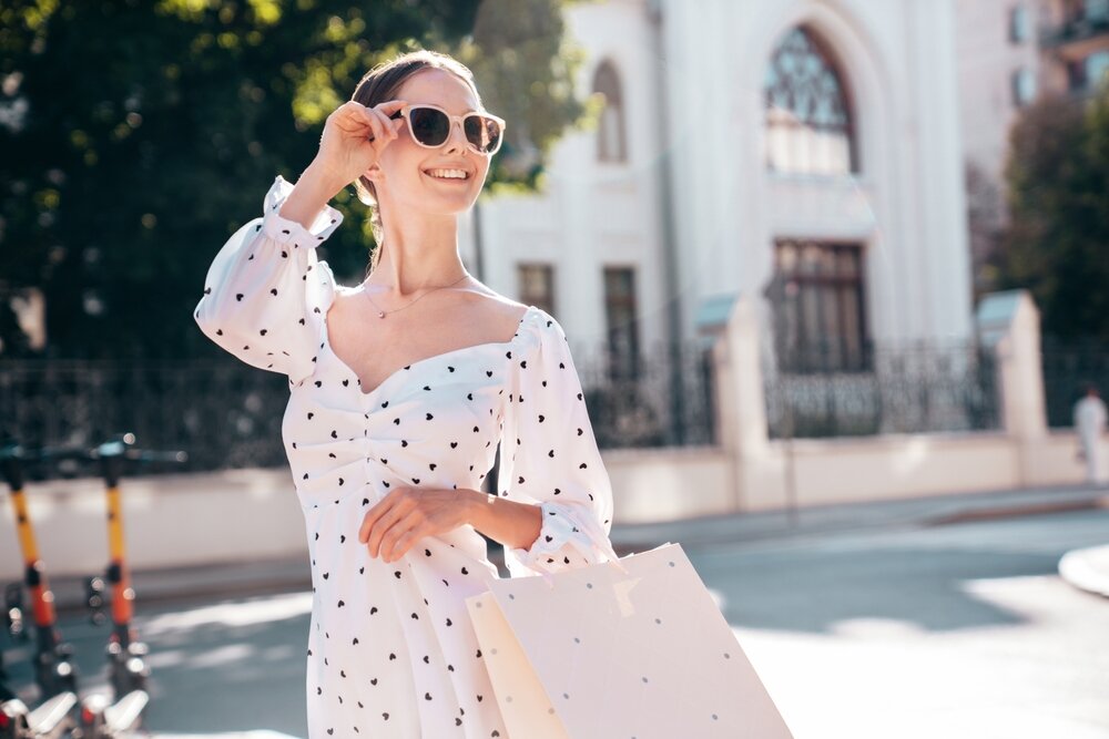 ワンピースを着た女性