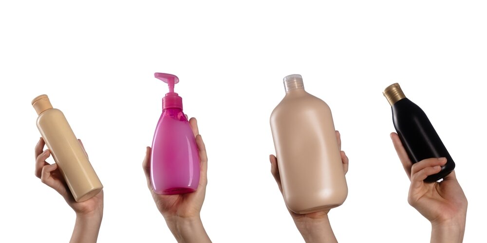 ボトルを持つ手