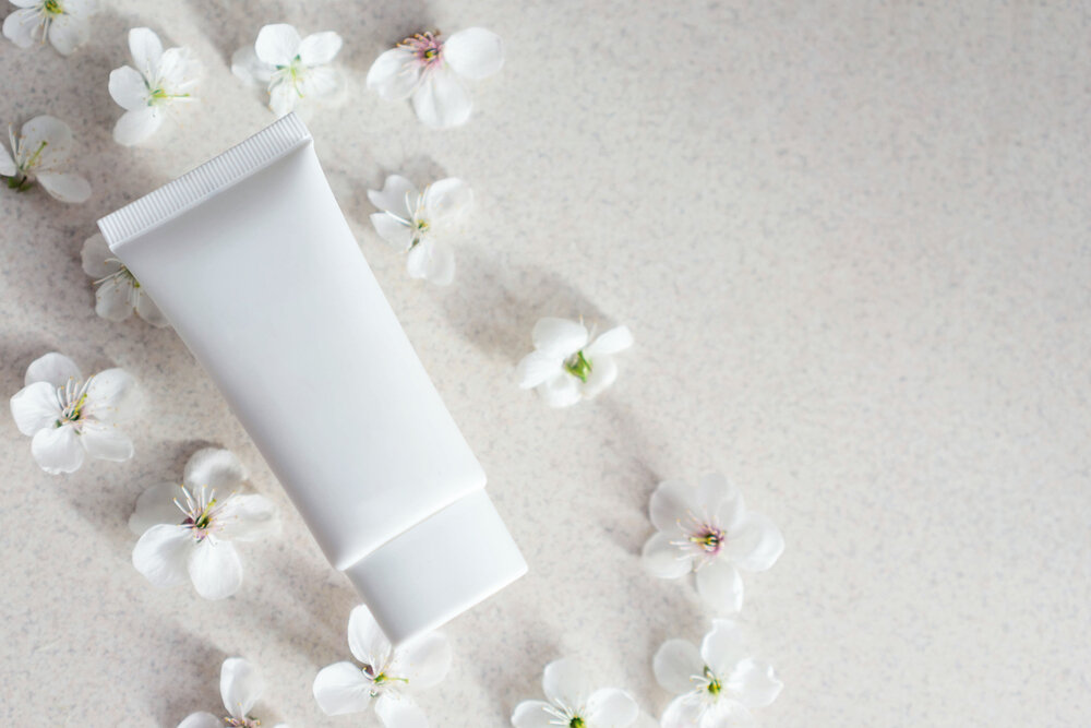 ハンドクリームと花