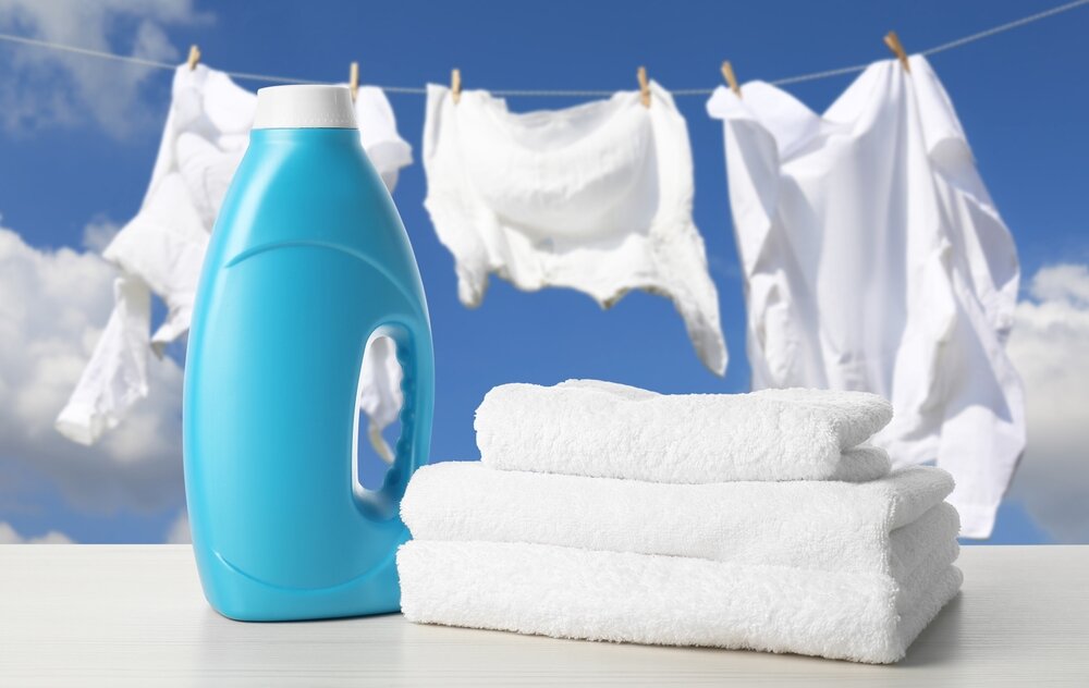 洗濯ものと柔軟剤の写真