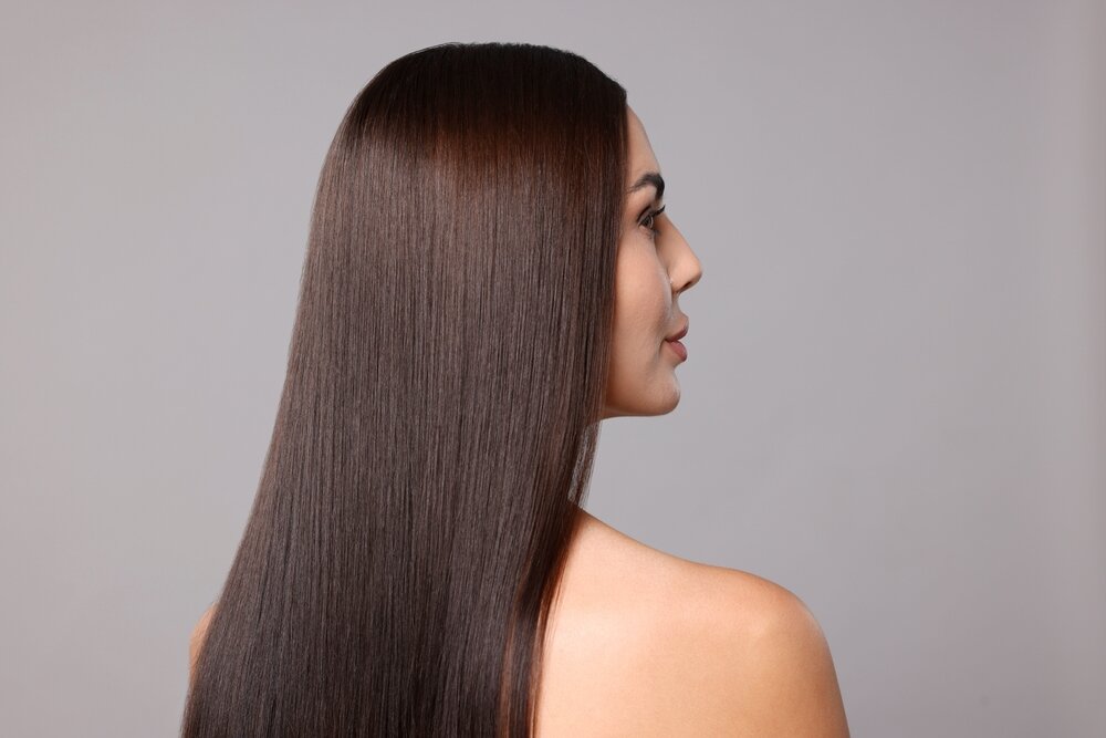 ストレートヘアの女性
