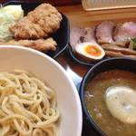 伏見　濃厚スープがたまらん！「ラ―麺　陽はまた昇る」　※伏見稲荷に移転