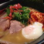 驚きのコスパと豊富なトッピングが人気！桃山御陵前、高架下の超人気店「ラーメン大中」