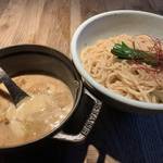 京町家造りの隠れ家ラーメン店「和醸良麺 すがり」の濃厚モツつけ麺【四条烏丸】