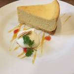 三条御幸町のランドマーク的レトロビルの「ラジオカフェ」は情報発信カフェ♪【カフェ】