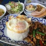 七条大橋　鴨川を眺めながらゆったりタイ・ラオス料理！「キンカーオ」【タイ料理】
