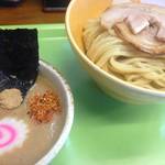 西大路三条　ブタの圧倒的存在感が魅力！「拳10（こぶとん）ラーメン」【つけ麺】