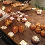 二条柳馬場　遅くまでやっているおしゃれパン屋「Hello The bakery」【ベーカリー】