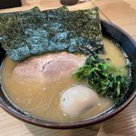 行列必至！京都における家系ラーメンのパイオニア「紫蔵（しくら）」【ラーメン】