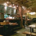 三条御幸町　　雰囲気のある店内が素敵！「アンデパンダン」　【カフェ】