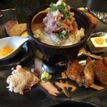烏丸エリアでランチから大満足！漁師めしの「夢処 漁師めし 雑魚や」【海鮮丼】【おばんざい】