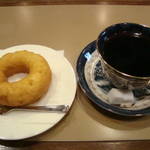 河原町三条にある京都の老舗喫茶店「六曜社」でコーヒーとドーナツ☆【グルメ】　　
