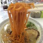 北大路橋の近く「京唐」、唐辛子を練り込んだ麺がうまい！【赤麺】