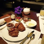 鴨川二条　リッツカールトン京都でピエールエルメの至福の朝食「ザ・ロビーラウンジ」【スイーツ】