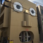 【京都珍スポットシリーズ③】旧市内の住宅街に突如あらわれる「顔のいえ」【お店】【建物】