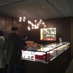 鴨川二条　今年のバレンタインはボンボンショコラに決まり♥♡「ピエール・エルメ・パリ ブティック」