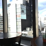 四条河原町　京都で一番空に近い「スターバックスコーヒー」はブック＆カフェスタイルで。