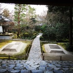 【珍風景】鹿ケ谷　2月最後の砂絵は・・・ネコ除け！？「法然院」【観光】