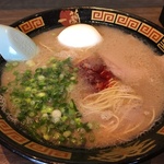 ”博多発祥”のピリ辛濃厚豚骨ラーメン「天然とんこつラーメン 一蘭 京都八幡店」【人気店】
