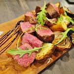 【豪快】肉料理と薪窯のナポリピッツァが自慢！「ピッツェリア エ バール ラ ヴォーチェ」