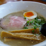 開店前から大行列！それでも食べたい京都代表、至極の一杯「俺のラーメン　あっぱれ屋」（城陽市）