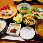 大将が丁寧に仕上げたおばんざいと新鮮な魚が魅力！「とと河岸（ととがし）」＠藤森