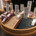【喫茶スペースあり】錦市場「黒豆茶庵 北尾」こだわり抜いた京都丹波産・黒豆専門店