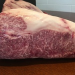 お値打ち特選牛の塊肉でワンランク上のＢＢＱはいかが？「ジャクソンビーフ内　精肉店」【松井山手】