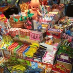 懐かしさがあふれ出す、駄菓子ワールド！！「1丁目1番地よろずや」（イオンモール高の原内）