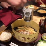 【新店】とんかつを鉄板で焼いてパルメザンチーズかけるだとぉ？ガッツリさん必見！「かつアンドかつ」【松井山手】