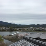 嵐山が一望できる天然の露天風呂が自慢！「花筏（はないかだ）」～お宿編～