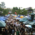 毎月15日開催の大人気市！お寺でぶらりお買い物！！作家自慢の品々並ぶ☆「百万遍さんの手づくり市」