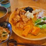 地元野菜をふんだんに使ったランチビュッフェが人気！「流れ橋交流プラザ四季彩館　八幡家」