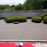 ミュージシャンの 心を打つ禅寺。比叡山を借景にした庭園【正伝寺】