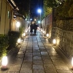 祇園の奥座敷　石塀小路の情緒ある雰囲気で、気軽にリーズナブルにおばんざいが楽しめる♪「石塀小路 豆ちゃ京都」