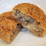 黒毛和牛がゴロゴロ入ったご馳走コロッケが目玉！新京極の新店「赤富士コロッケ」