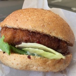 京都有名焼肉店仕込のミンチカツバーガーは一味ちがう！中食も大人気の精肉店☆「ミートショップヒロ」【三条会商店街】