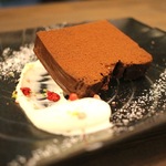 上七軒＊カヌレが絶品！スイーツもランチもおいしい「Pâtisserie café 3ème（パティスリーカフェ トワズィエム）」【カフェ】