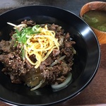 近江牛カルビ丼がワンコイン！ランチはじめました、伏見の「野人（やにん）」