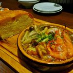 樽詰めの泡とイタリア産の生ハムが大人気！コスパ良しの四条烏丸「フェリスラナ」
