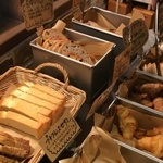 香ばしい石窯パンがランチなら食べ放題！「ラミデュ パン」＠北山の巻っす