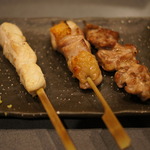 【閉店】レア日本酒も勢ぞろい！炭火でじっくり焼いた焼鳥がうまい！酒の街"伏見"の「亀ちゃん」