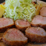 素材に自信あり！脂の旨味がほとばしる肉厚とんかつ！「西陣大江戸」