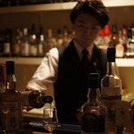 話題の京都醸造ビールも飲める！ボトルが壁の様に並ぶ伏見の本格バー「ラグワゴン」