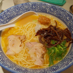 水炊きのような濃厚で旨味がつまった鶏白湯スープ！四条烏丸すぐの「めんや　美鶴」