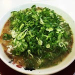 深夜族御用達の京都老舗ラーメン店！ネギ入れ放題文化のパイオニア！！「ラーメン横綱」【五条大宮】
